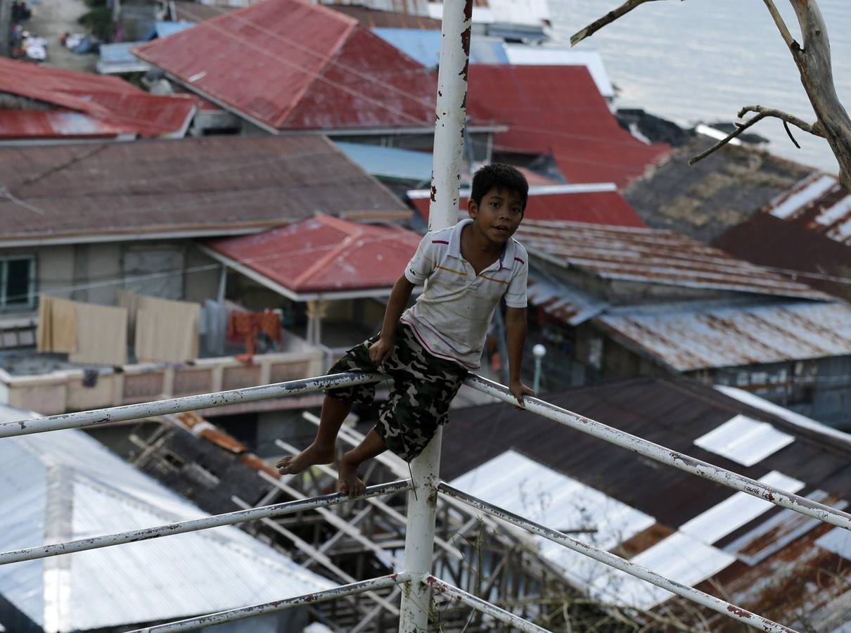 Miles de evacuados en Filipinas por el tifón Hagupit