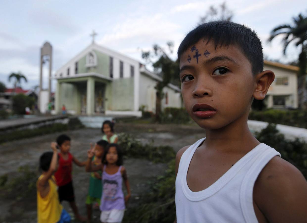 Miles de evacuados en Filipinas por el tifón Hagupit