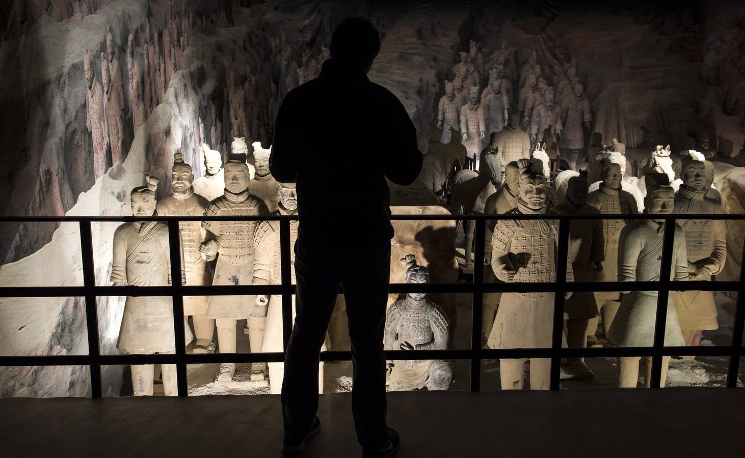 Grandes colas para ver los guerreros de Xian en el Euskalduna