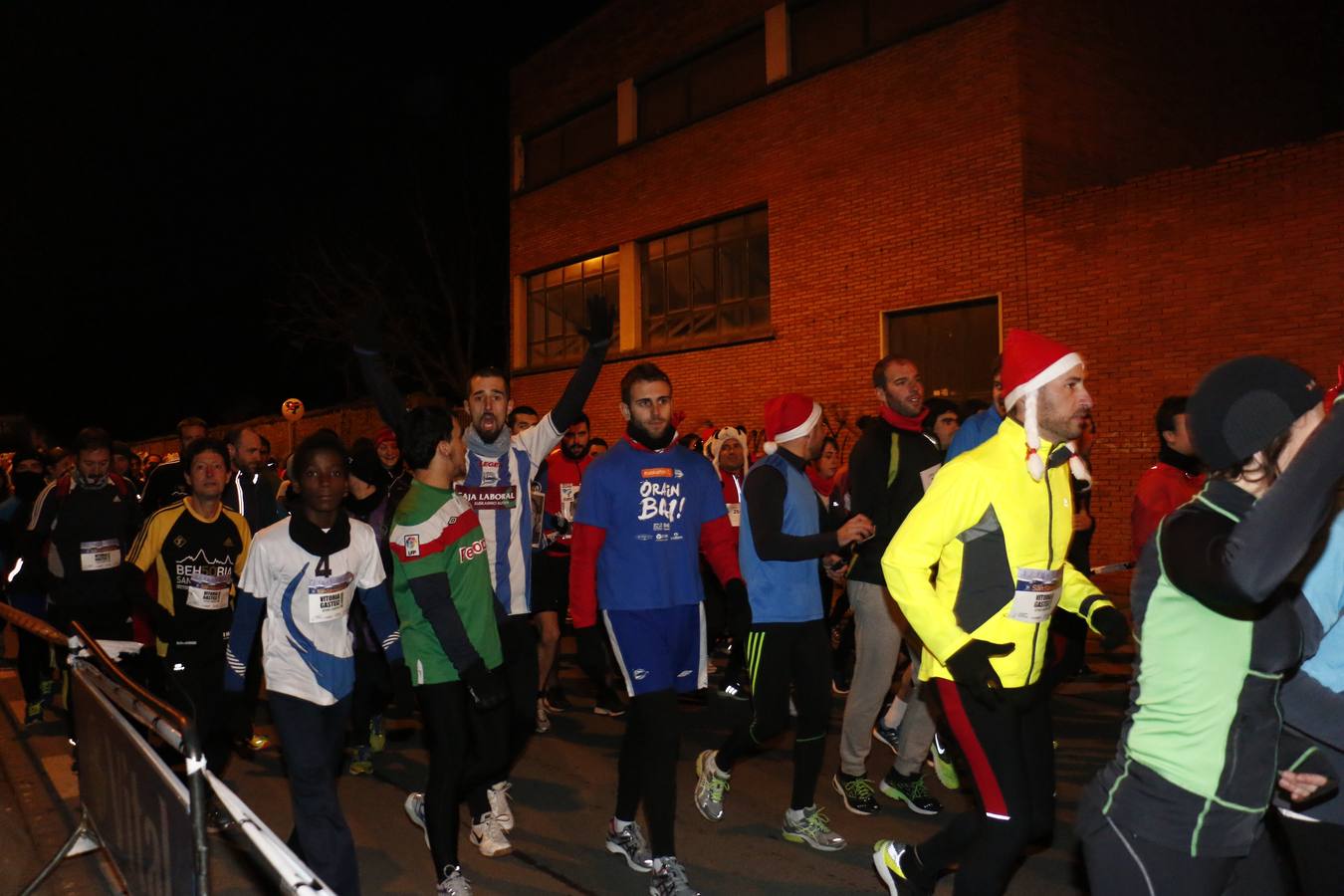 Fiesta y deportes en la San Silvestre de Vitoria