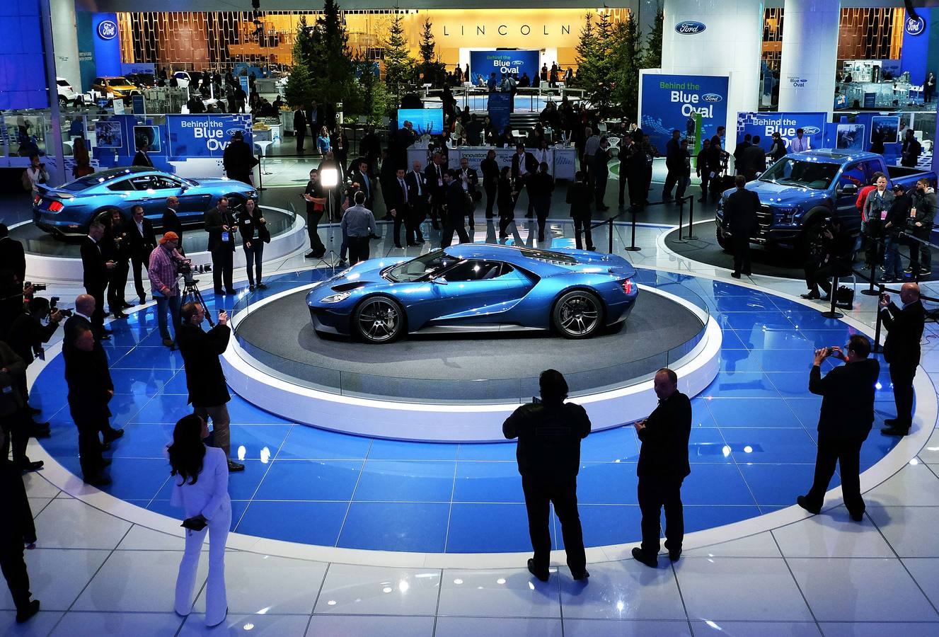 Coches de lujo en el salón del automóvil de Detroit