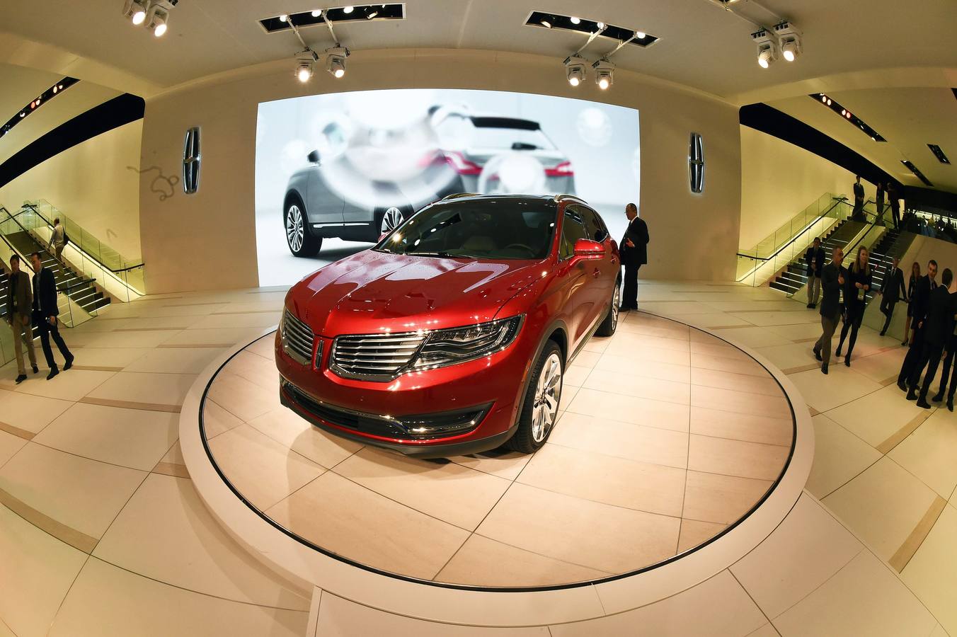 Coches de lujo en el salón del automóvil de Detroit