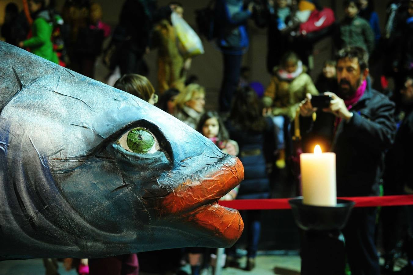 La sardina muere entre las llamas