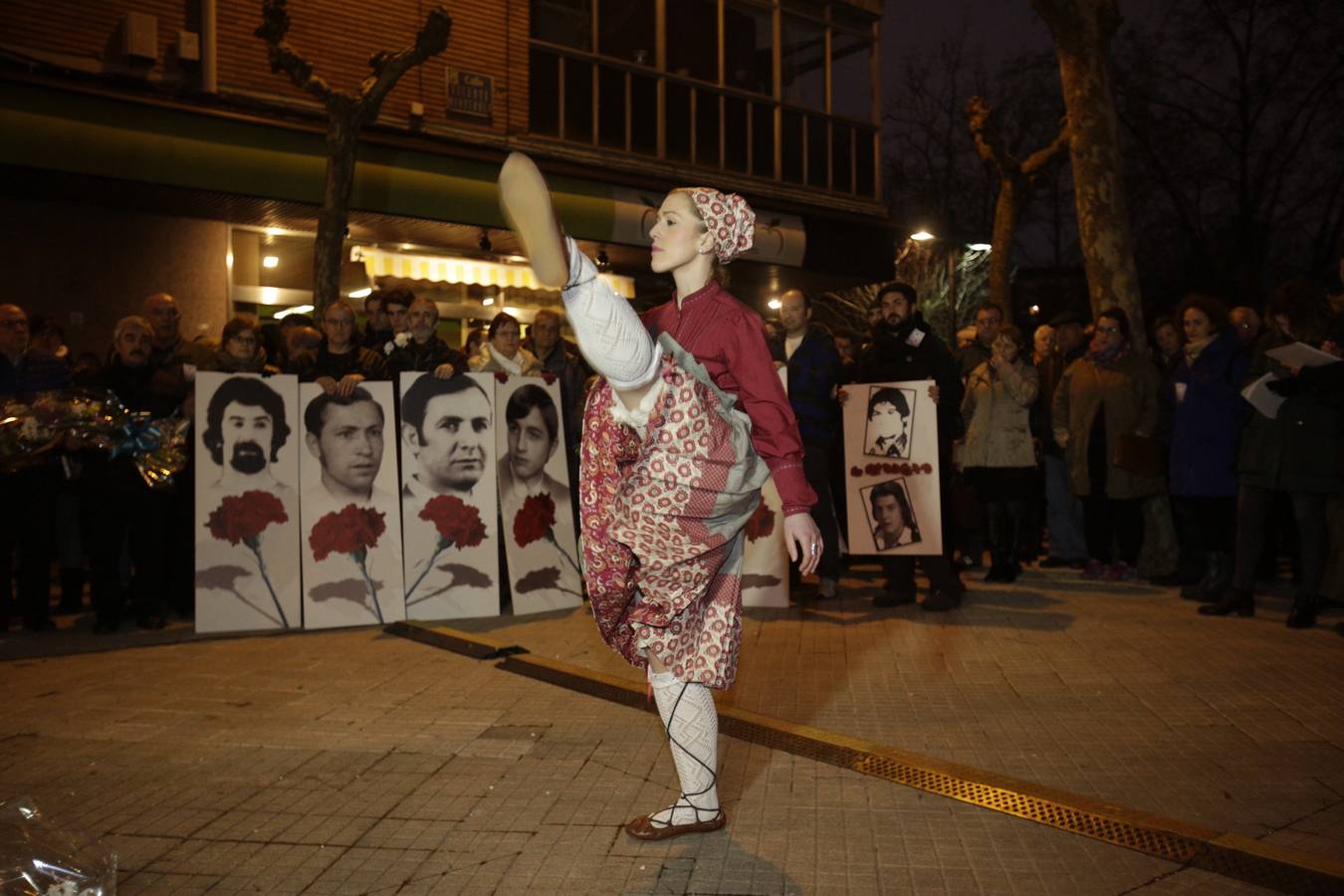 Vitoria recuerda a las víctimas del 3 dfe marzo