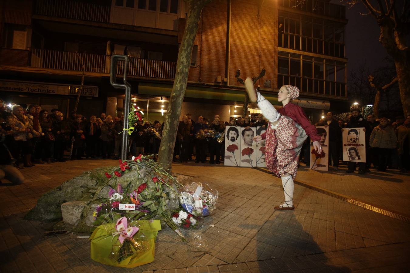 Vitoria recuerda a las víctimas del 3 dfe marzo