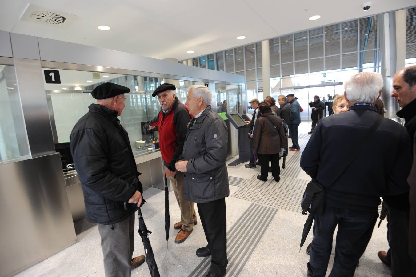 Expectación en la jornada de puertas abiertas de la nueva estación de autobuses