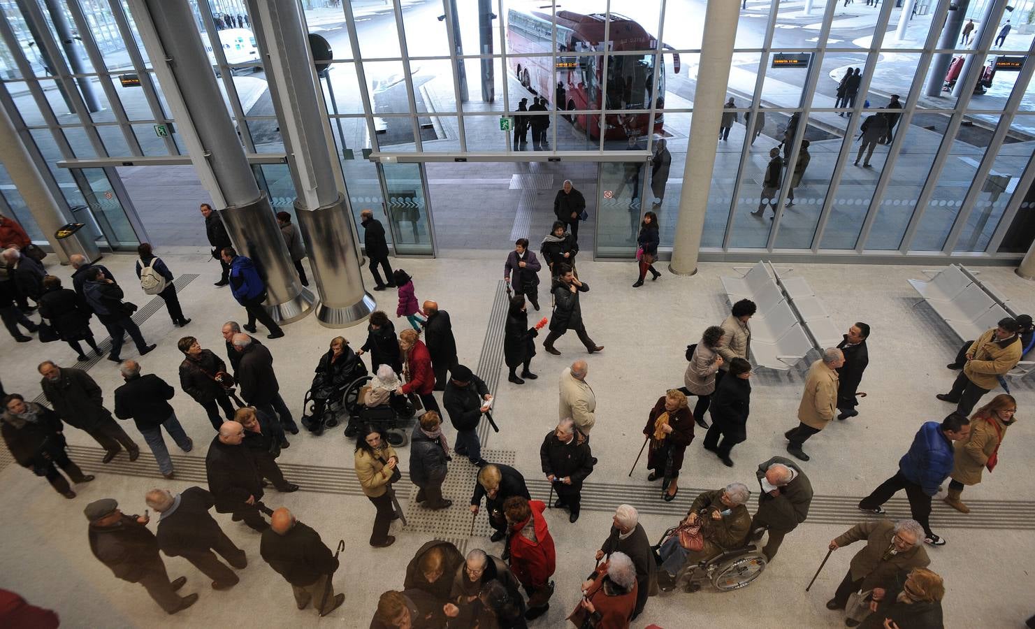 Expectación en la jornada de puertas abiertas de la nueva estación de autobuses