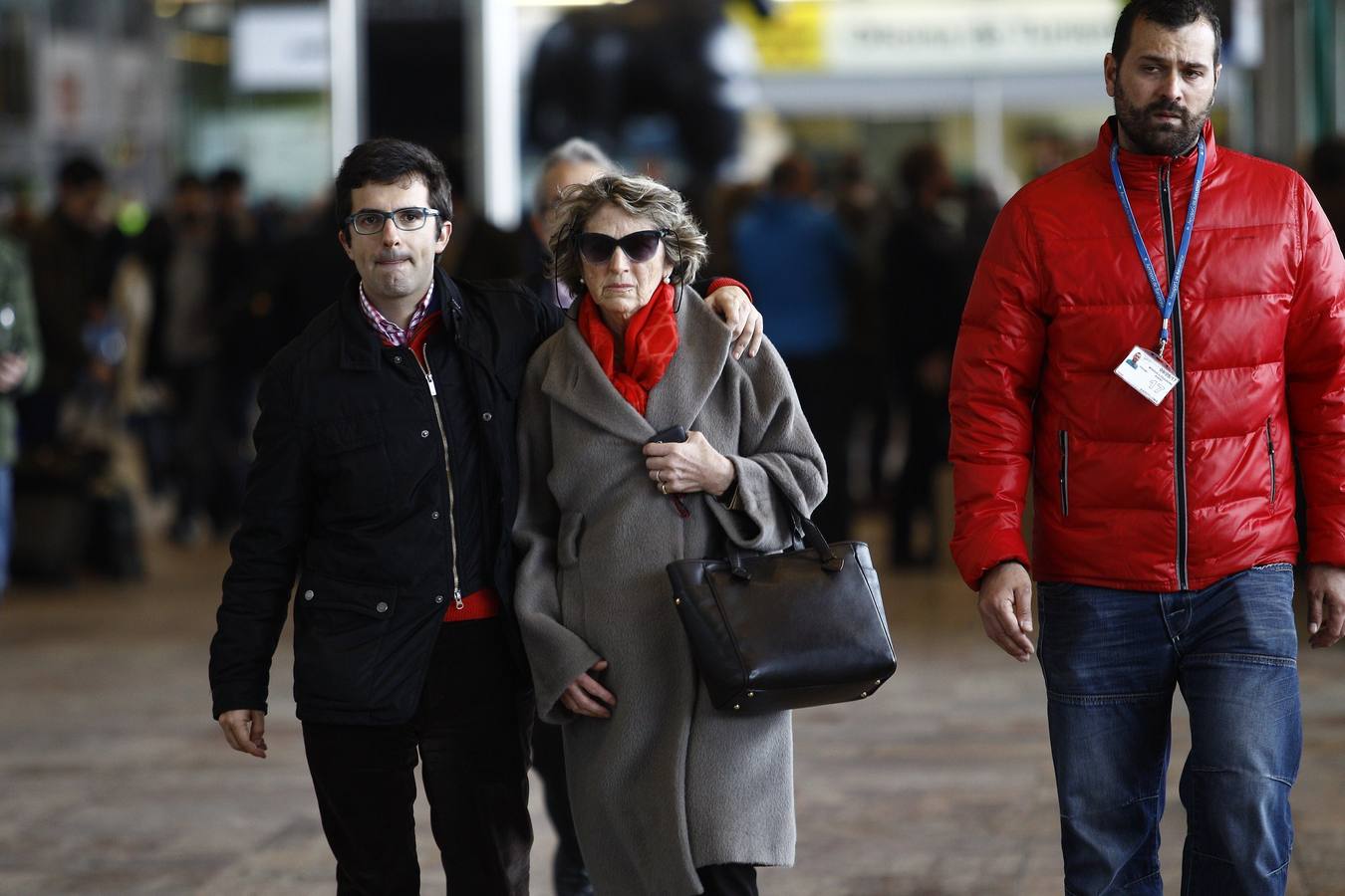 Los familiares de las víctimas llegan al aeropuerto de Barcelona