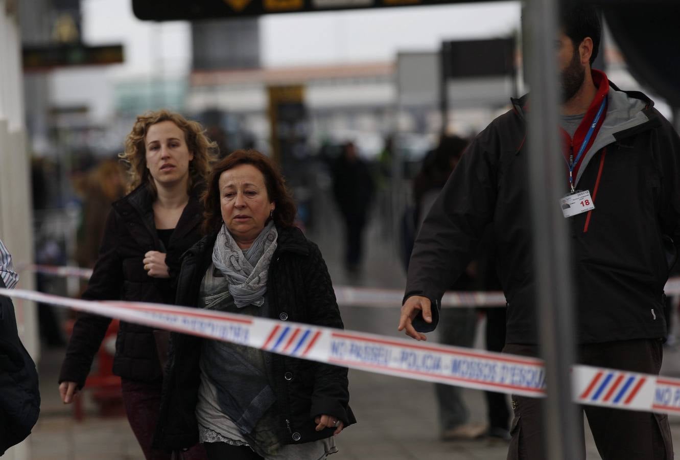 Los familiares de las víctimas llegan al aeropuerto de Barcelona