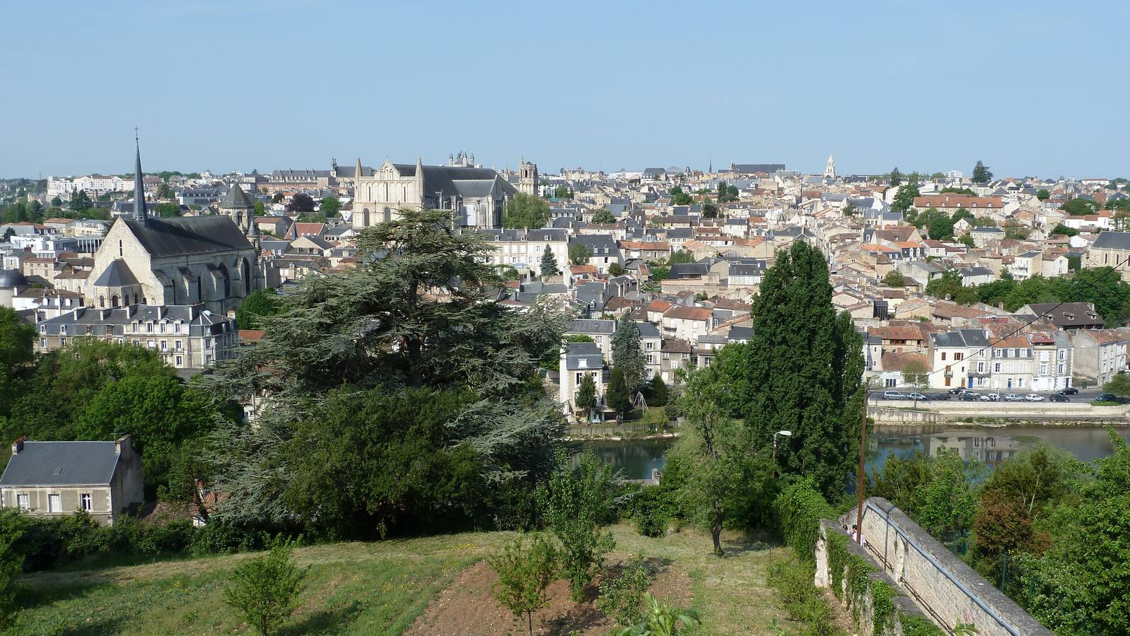 Poitiers, un paseo entre la Historia y el futuro
