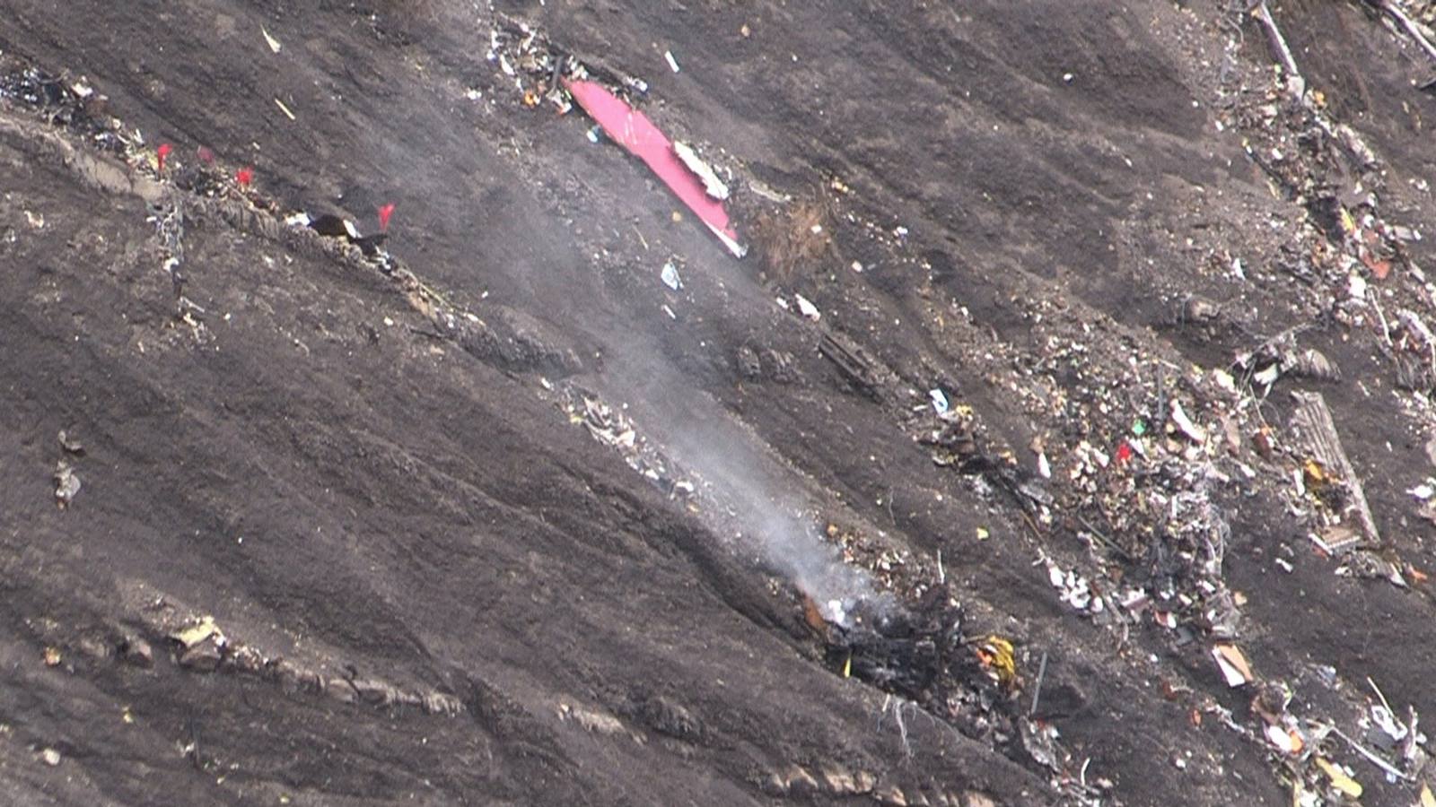 Restos del avión en la zona del accidente.