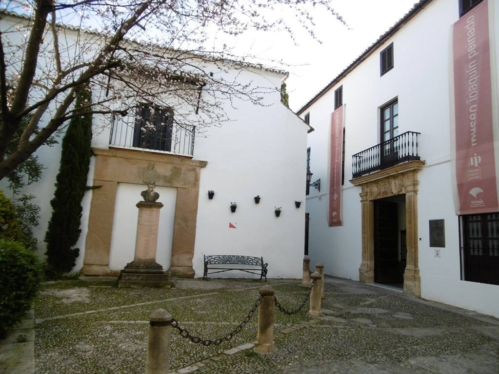 Ronda, la joya serrana asomada al Tajo