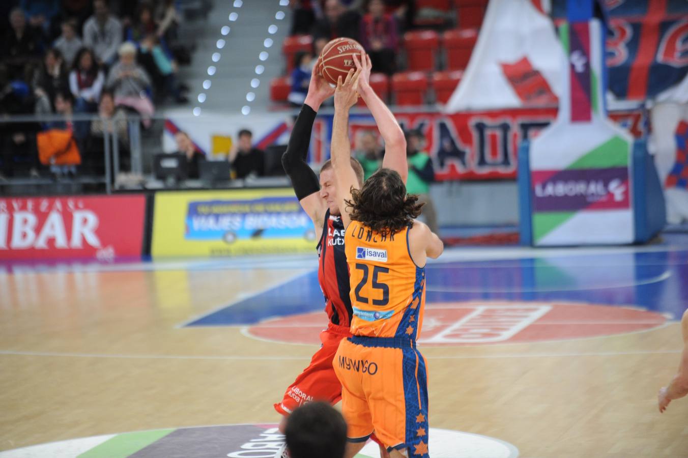 Las mejores imágenes del partido Laboral Kutxa-Valencia Basket