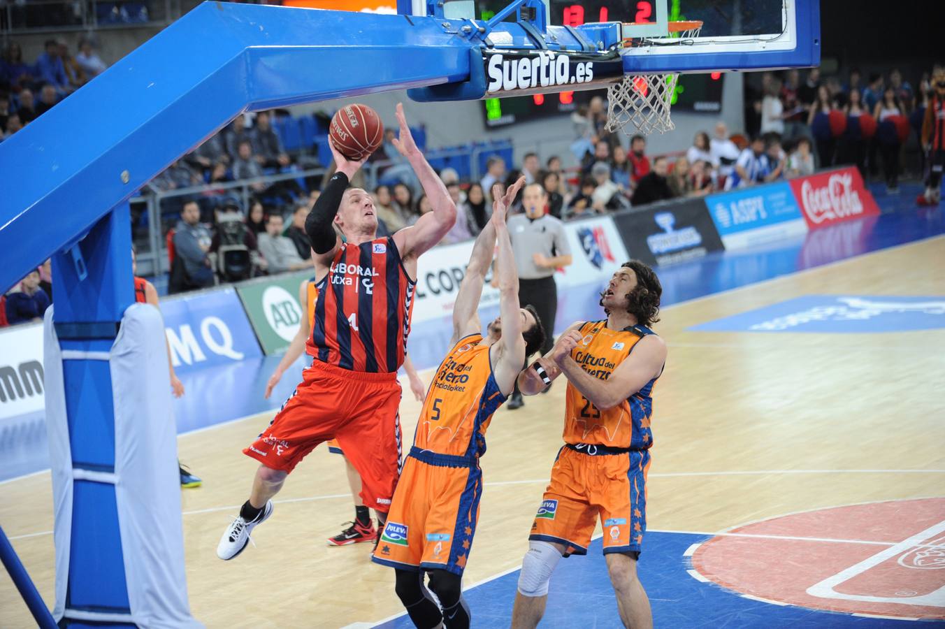 Las mejores imágenes del partido Laboral Kutxa-Valencia Basket