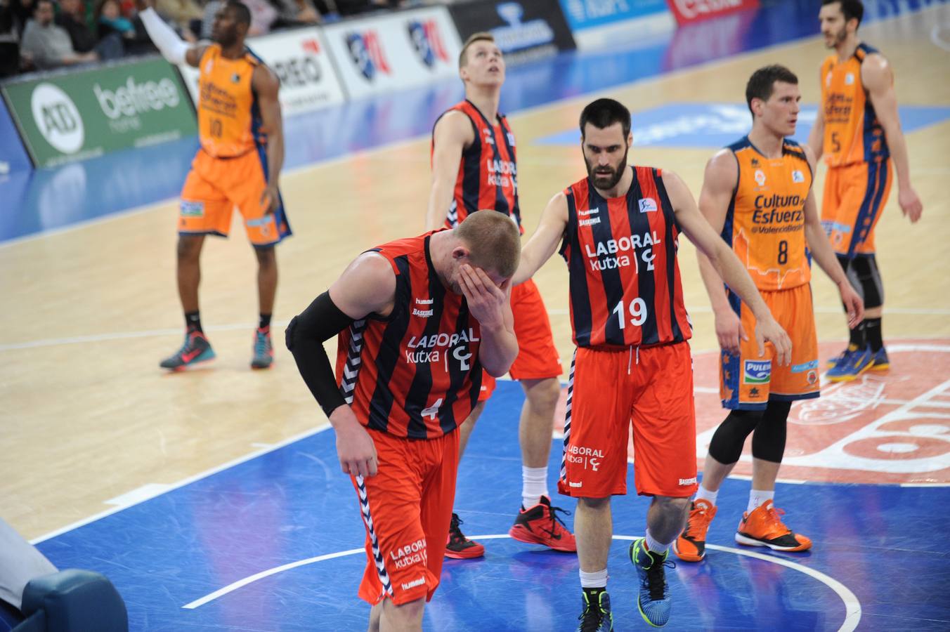 Las mejores imágenes del partido Laboral Kutxa-Valencia Basket