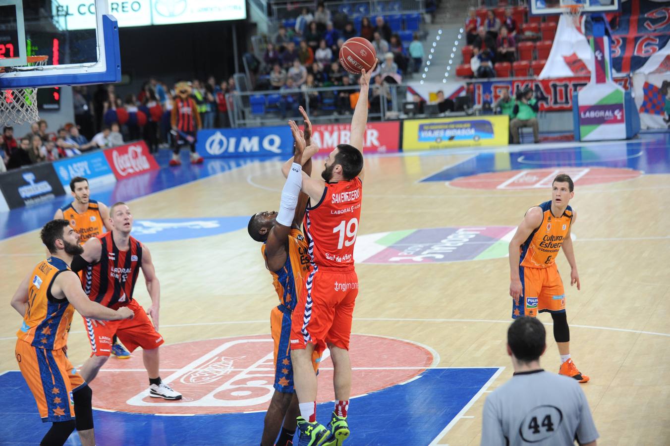 Las mejores imágenes del partido Laboral Kutxa-Valencia Basket