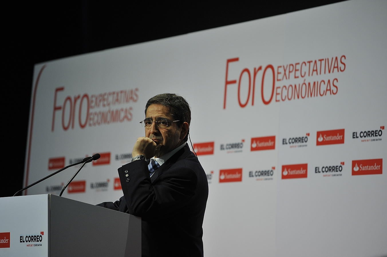 El director de EL CORREO, Juan Carlos Martínez, da una charla en el Foro Expectativas Económicas de EL CORREO.