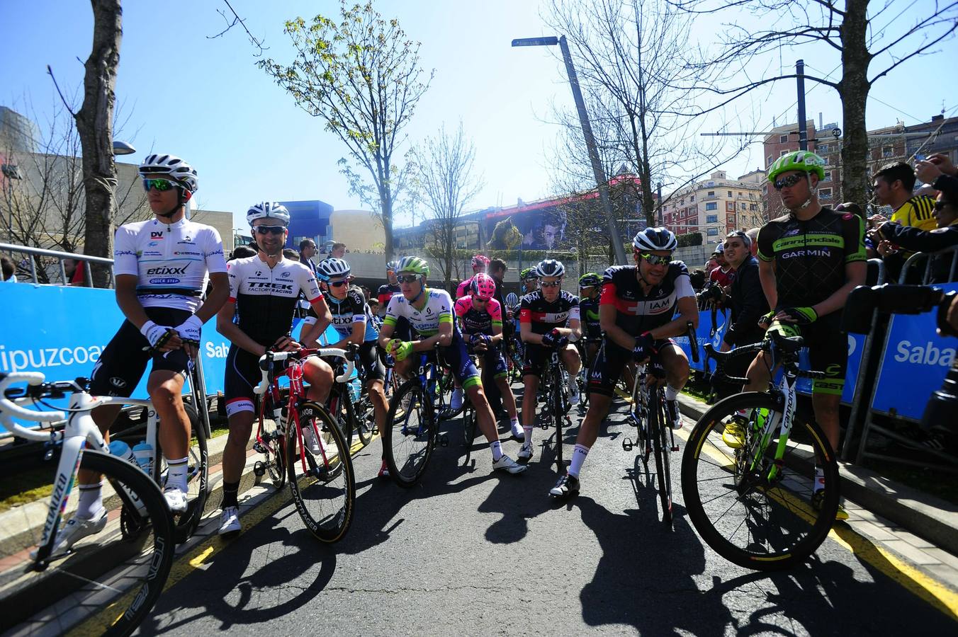 Un plante de cinco minutos para denunciar las caídas de ayer