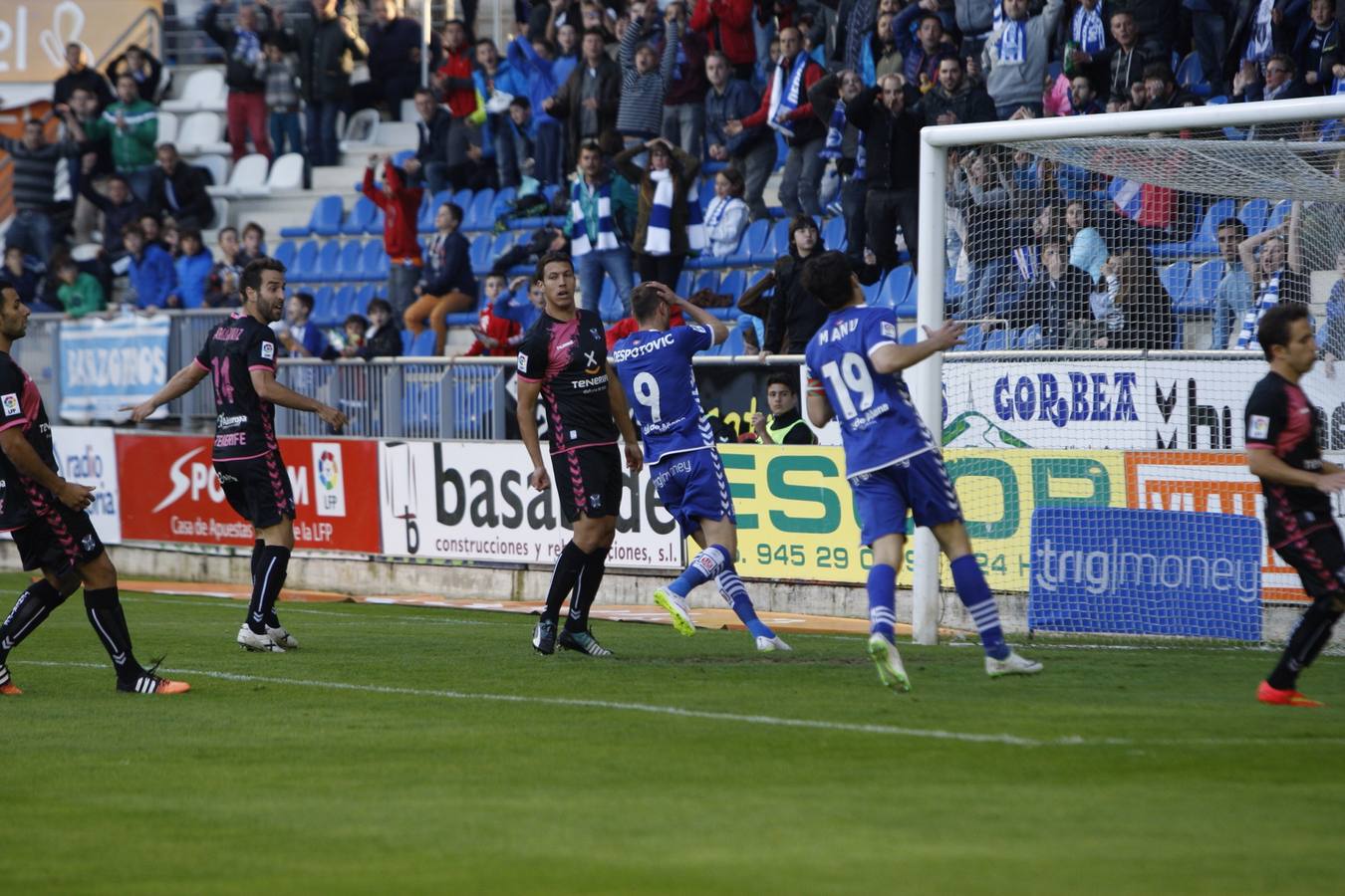Las mejores imágenes del partido Alavés-Tenerife