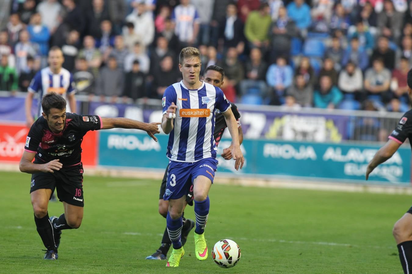 Las mejores imágenes del partido Alavés-Tenerife