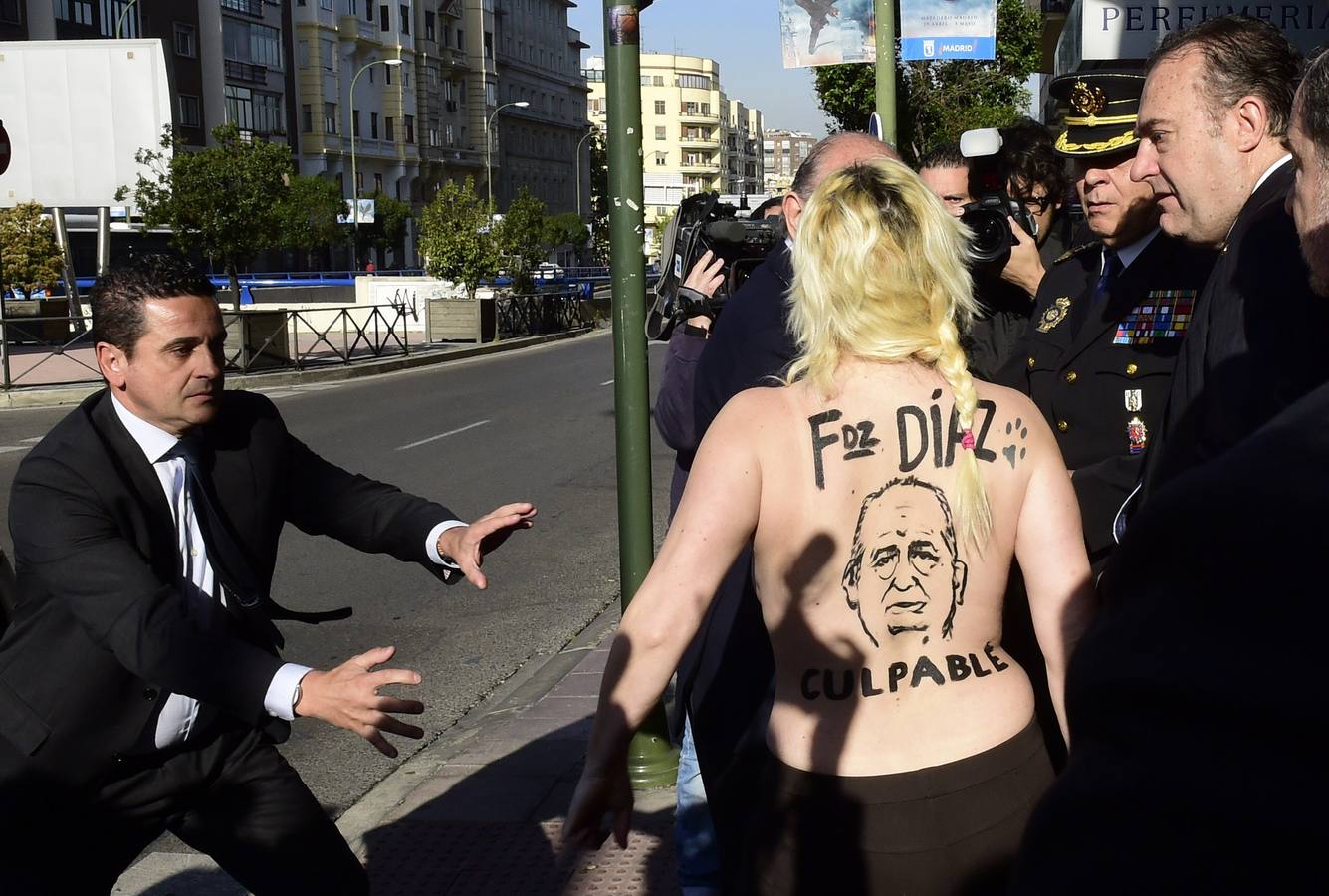 Detenida una activista de Femen que ha protestado ante Fernández Díaz