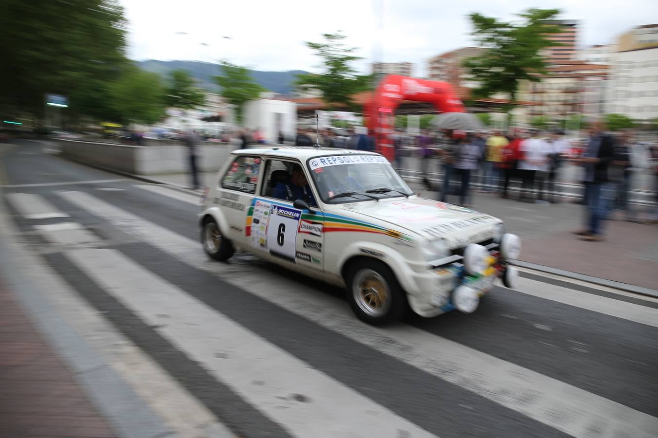 Cerca de 50 coches clásicos compiten en el Rallyestone