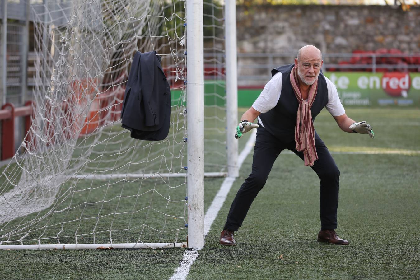 Aitor Mazo recordaba en el campo de Mallona sus tiempos de portero.