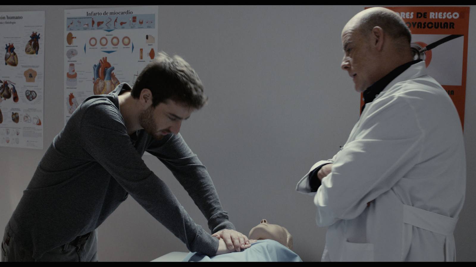 Junto a Gorka Otxoa, Aitor Mazo, en una escena de la película 'Bypass'.