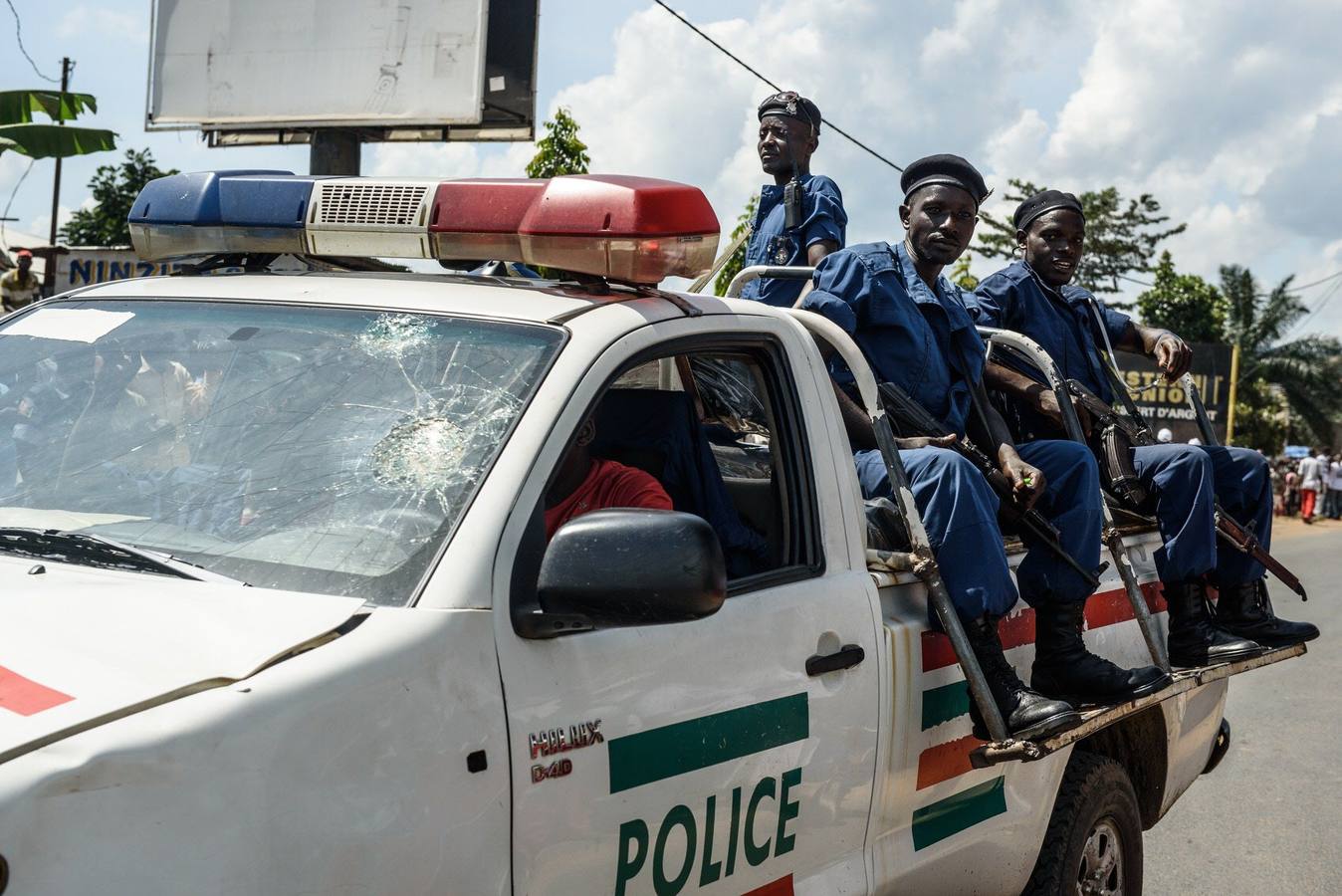 Colas interminables para recibir al presidente de Burundi