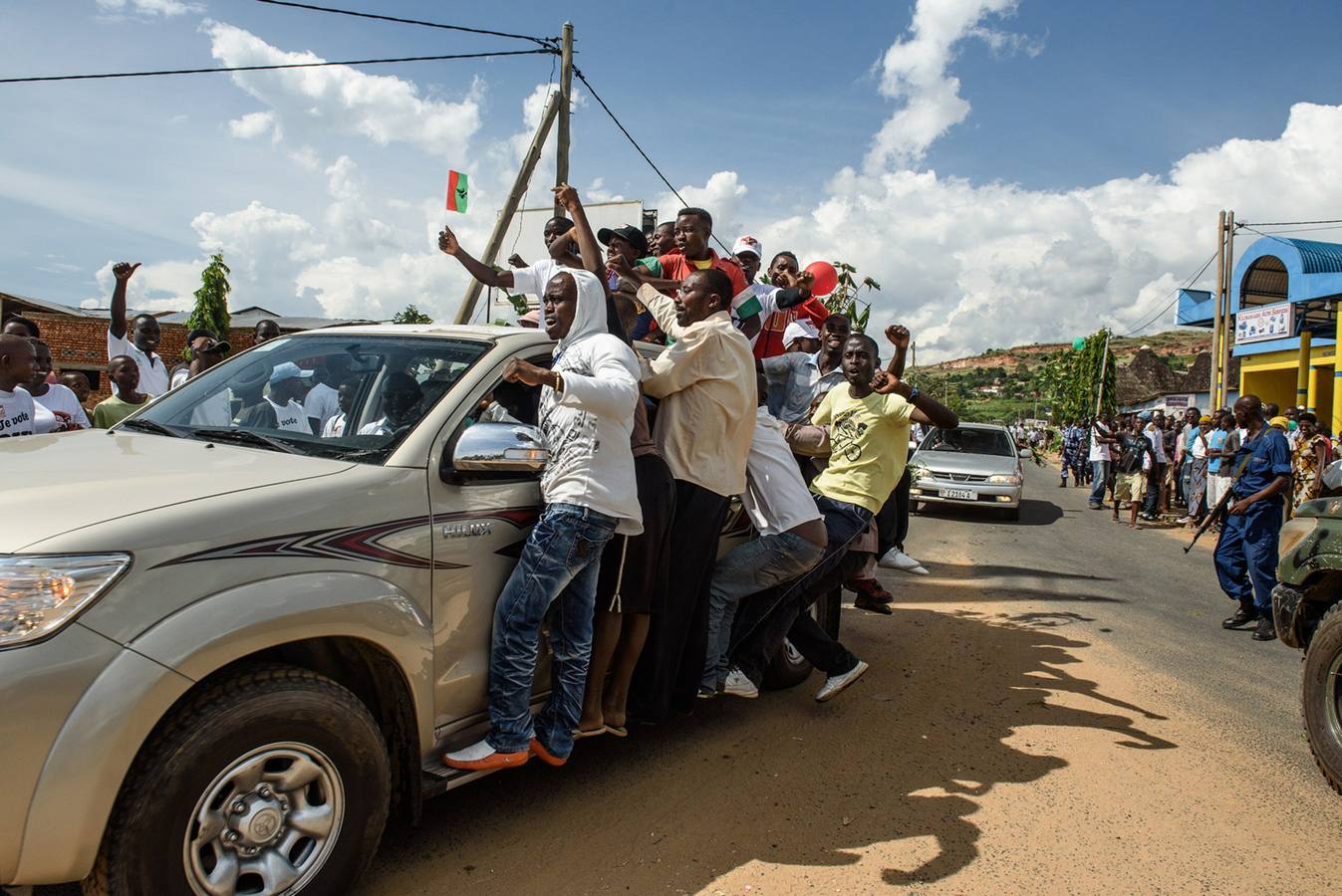 Colas interminables para recibir al presidente de Burundi