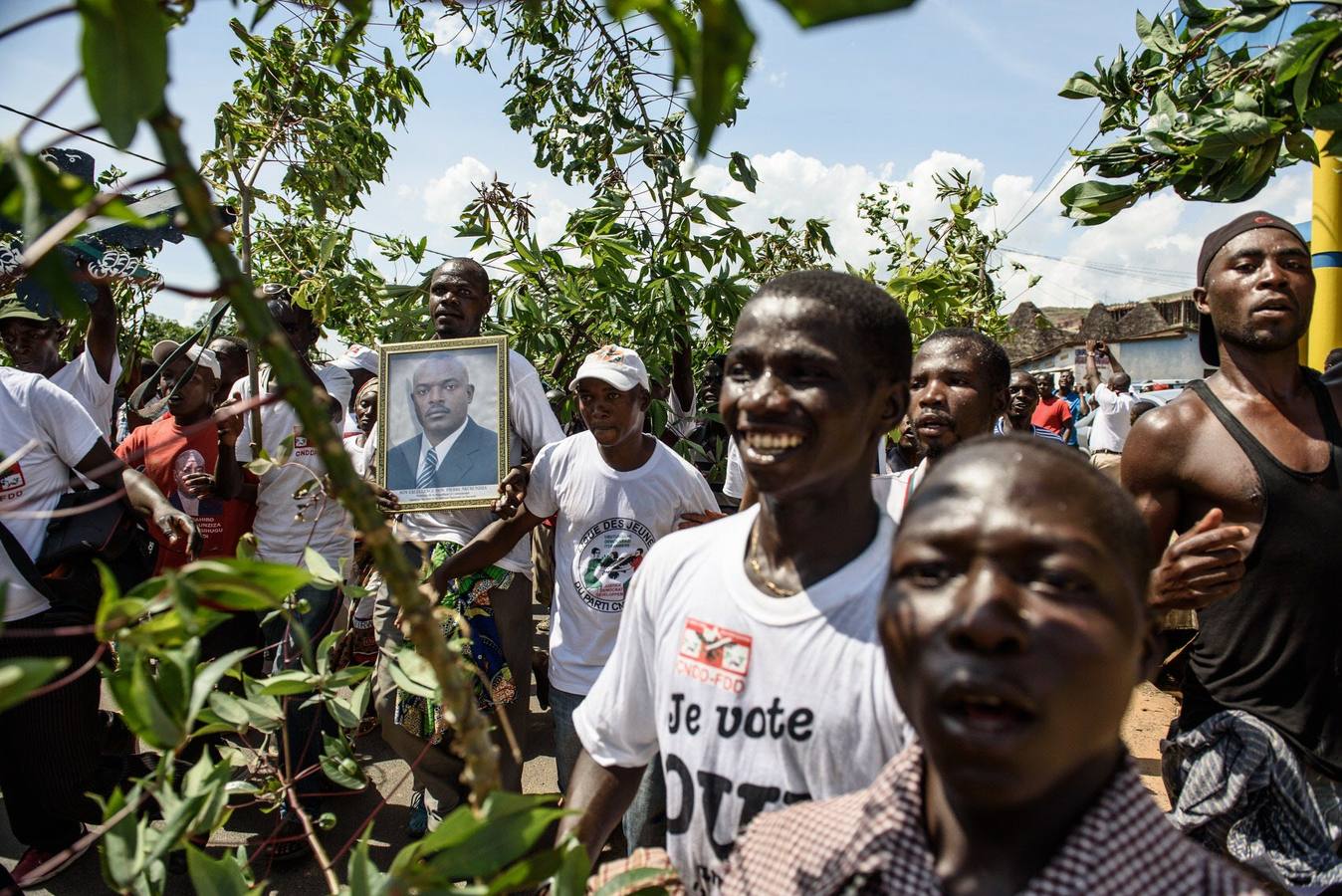 Colas interminables para recibir al presidente de Burundi