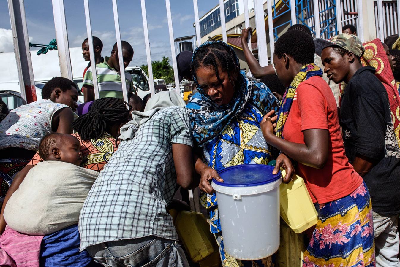 Colas interminables para recibir al presidente de Burundi