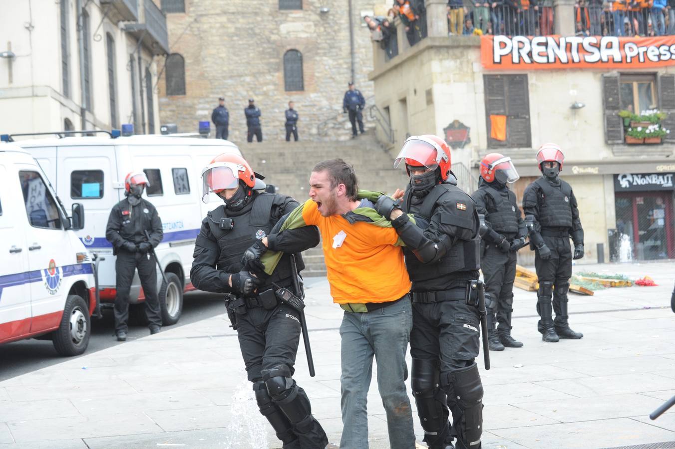 La Ertzaintza rompe por la fuerza el &#039;muro&#039; de Segi