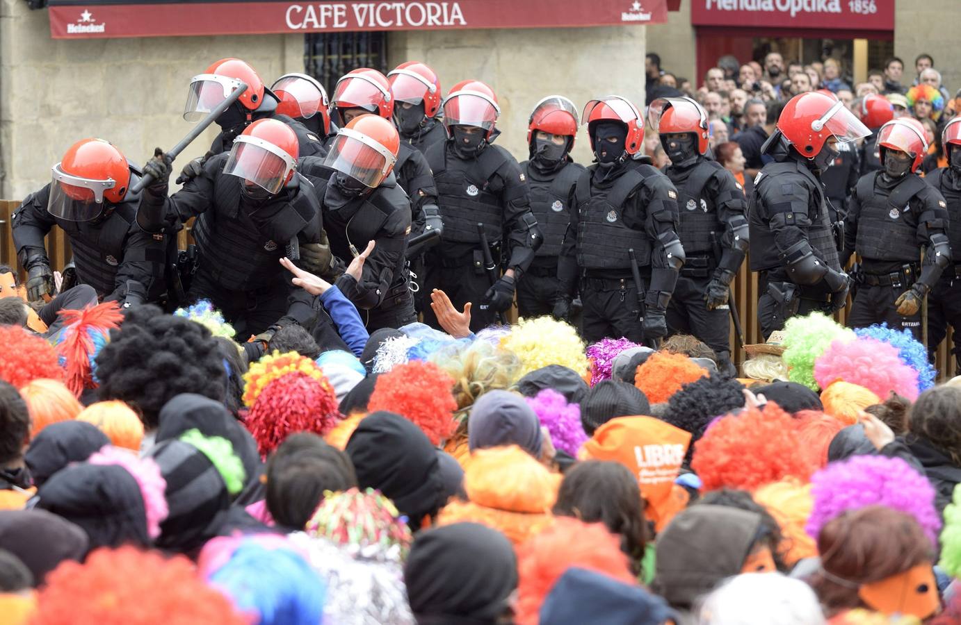 La Ertzaintza rompe por la fuerza el &#039;muro&#039; de Segi