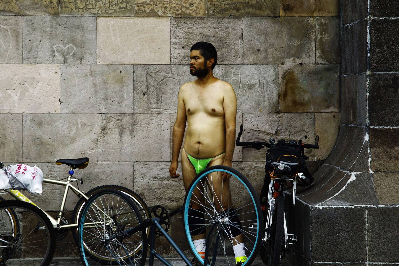 Pedaleando en &#039;cueros&#039;