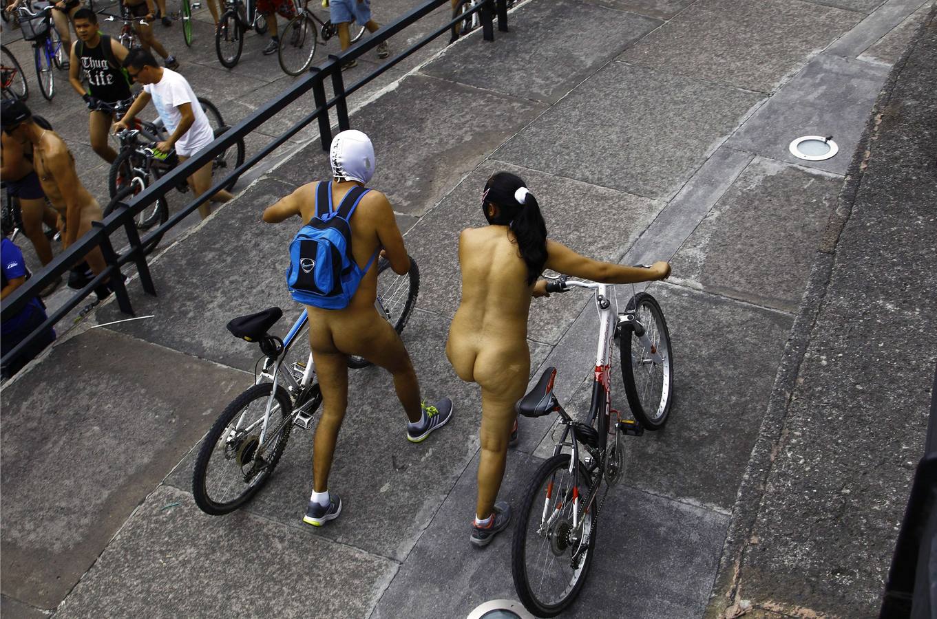 Pedaleando en &#039;cueros&#039;