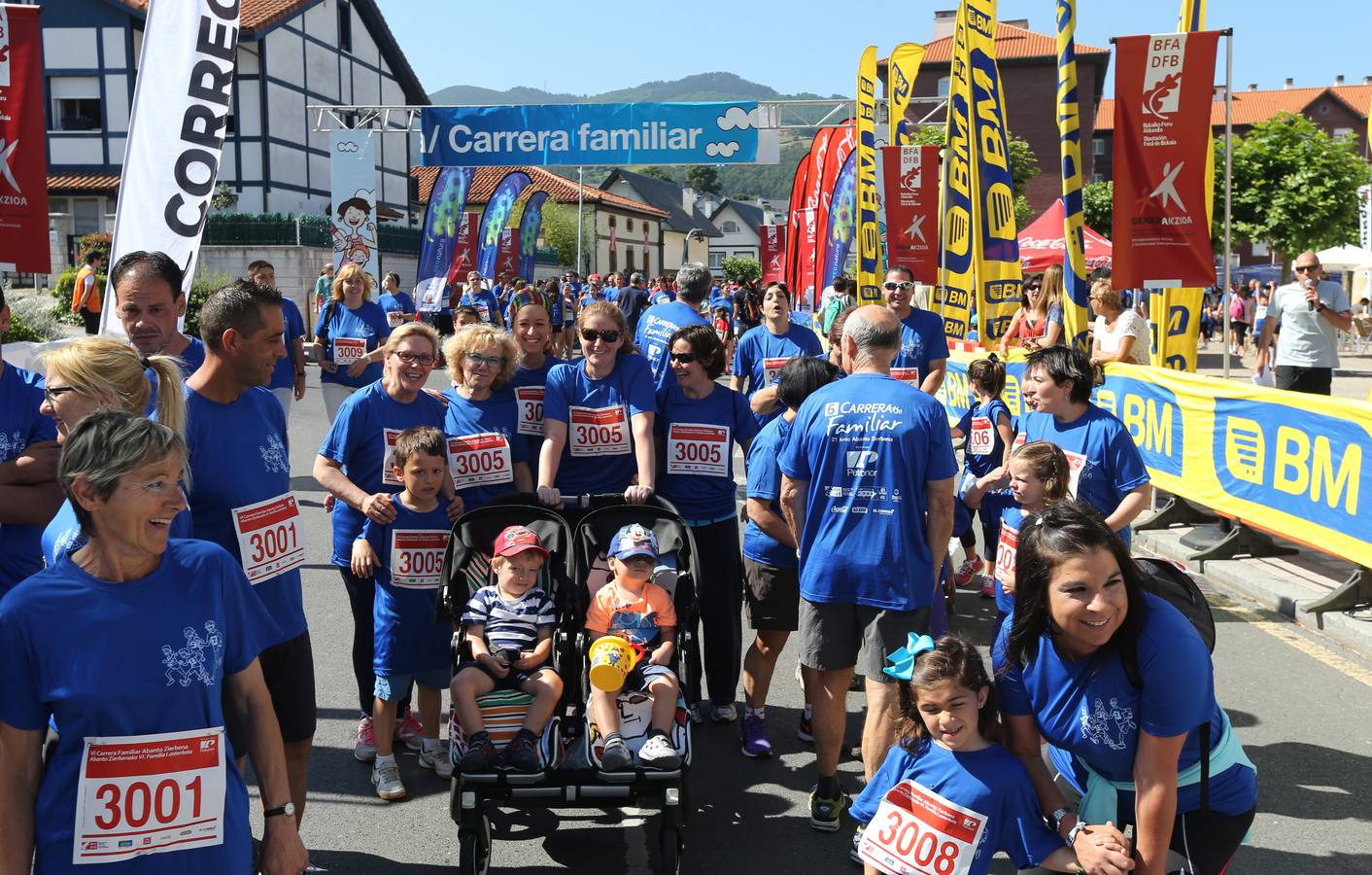 600 personas acuden a la Carrera Familiar de Abanto-Zierbena