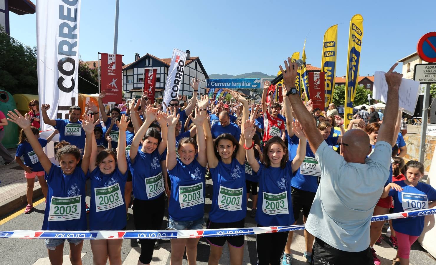 600 personas acuden a la Carrera Familiar de Abanto-Zierbena