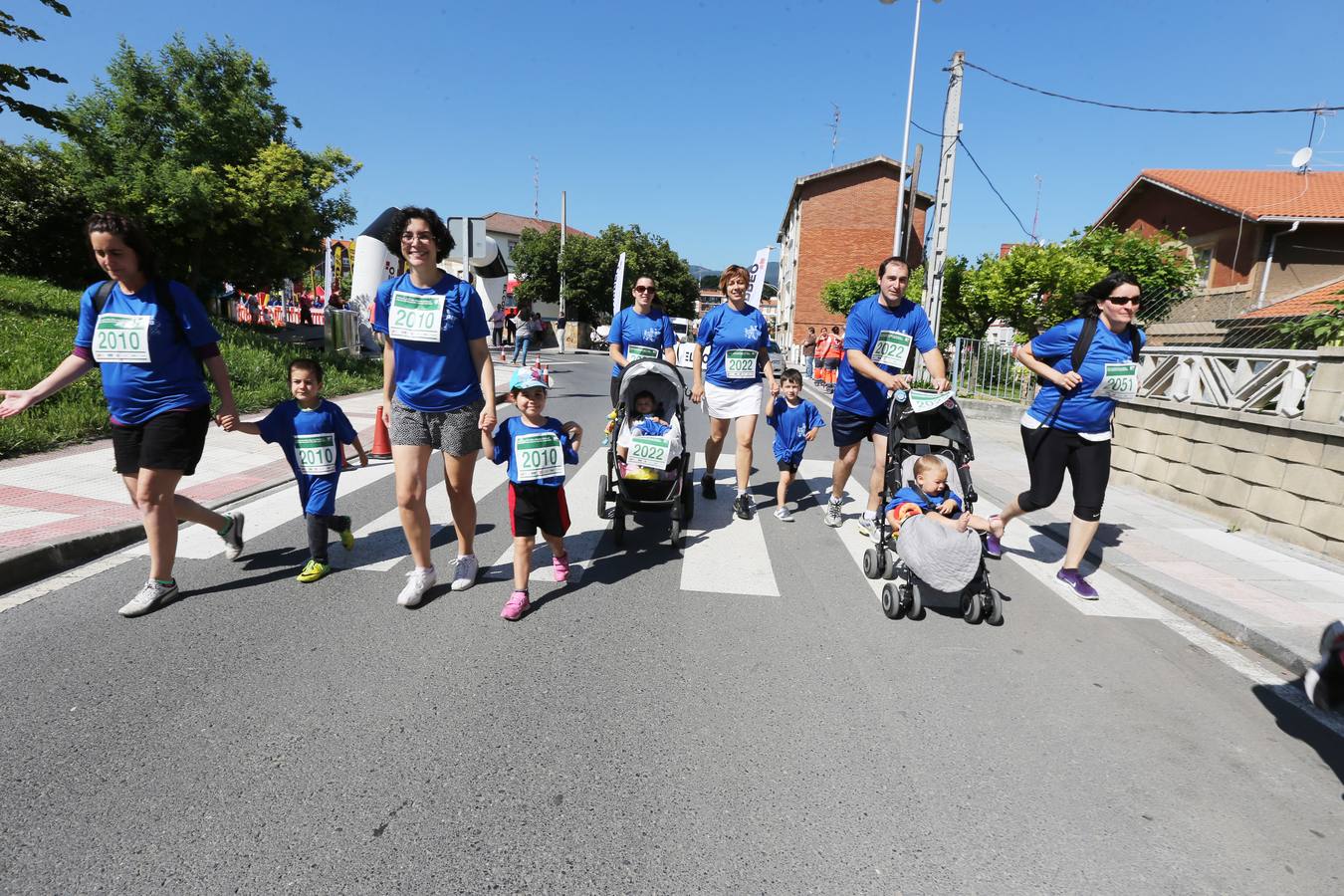 600 personas acuden a la Carrera Familiar de Abanto-Zierbena