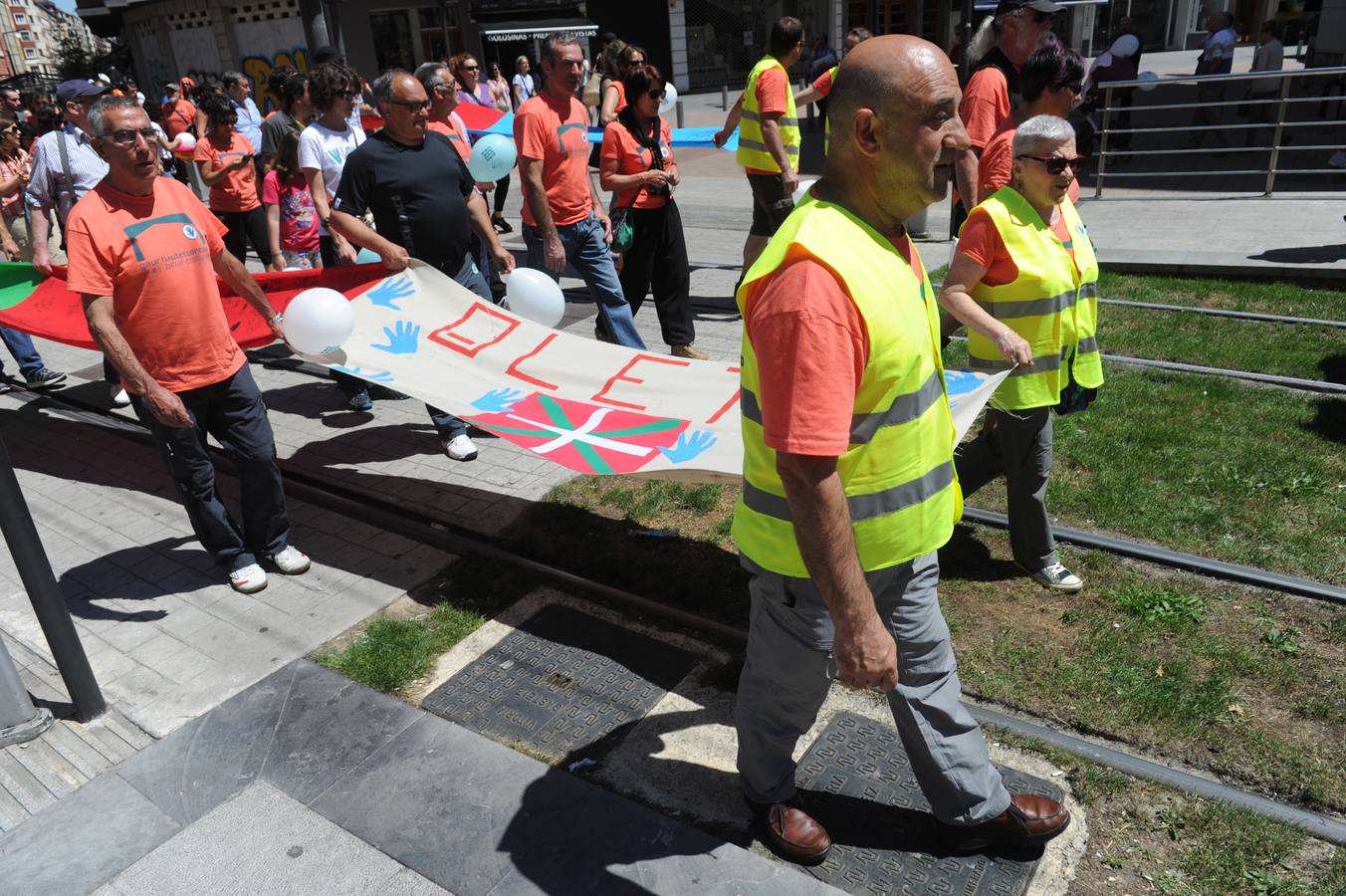 Miles de personas recorren Vitoria por el derecho a decidir