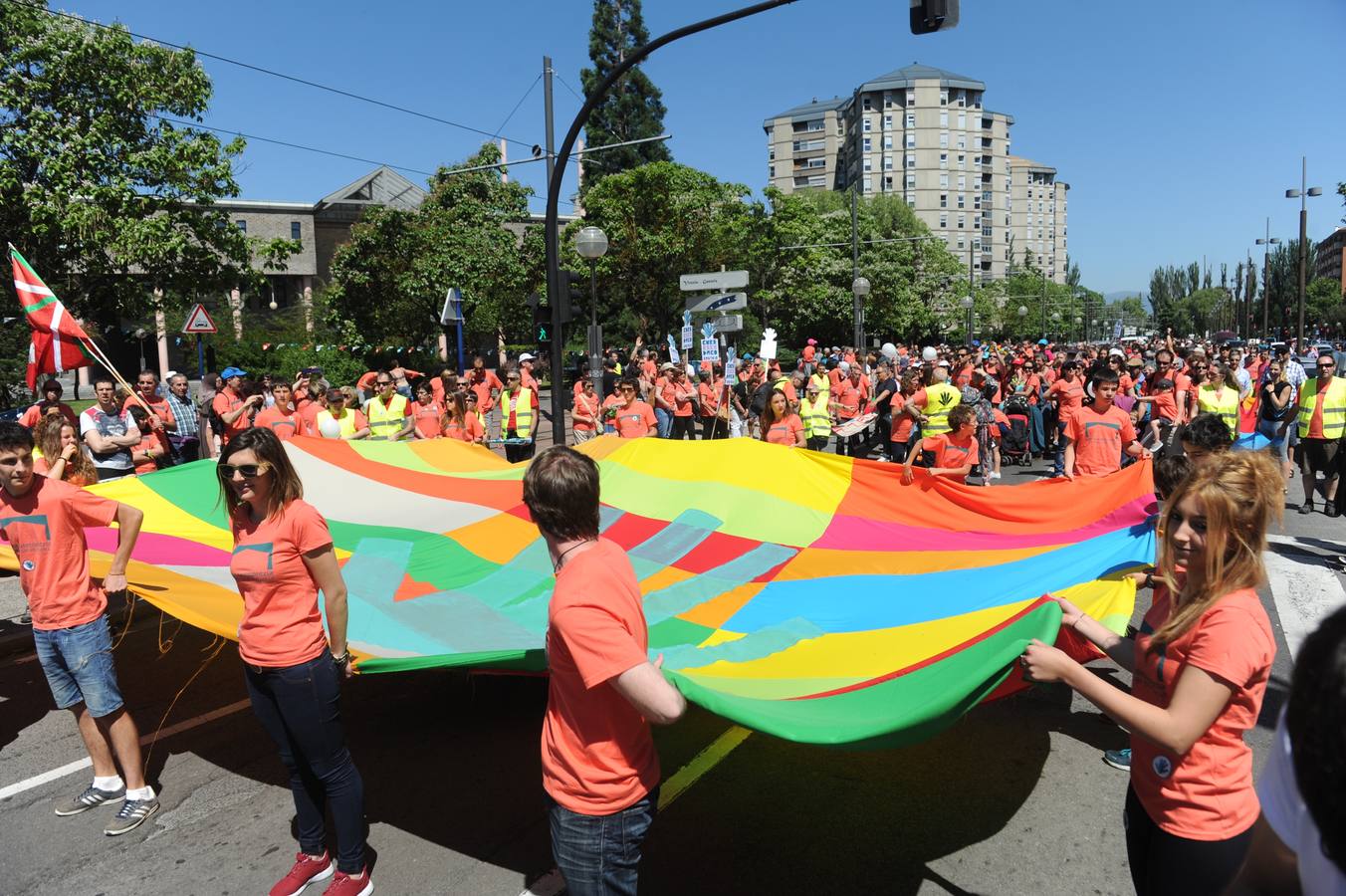 Miles de personas recorren Vitoria por el derecho a decidir