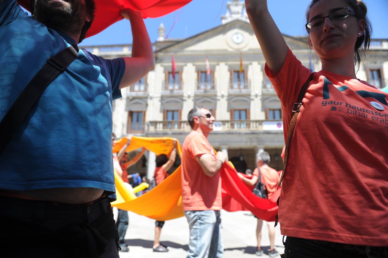 Miles de personas recorren Vitoria por el derecho a decidir