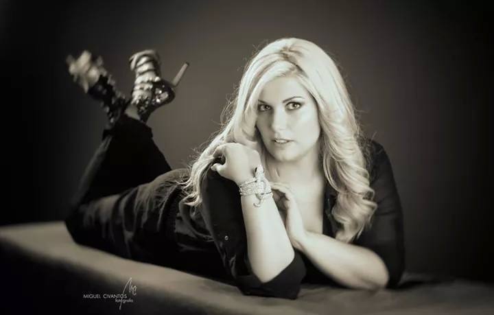 Eva María, primera modelo de tallas grandes en la portada de Interviú