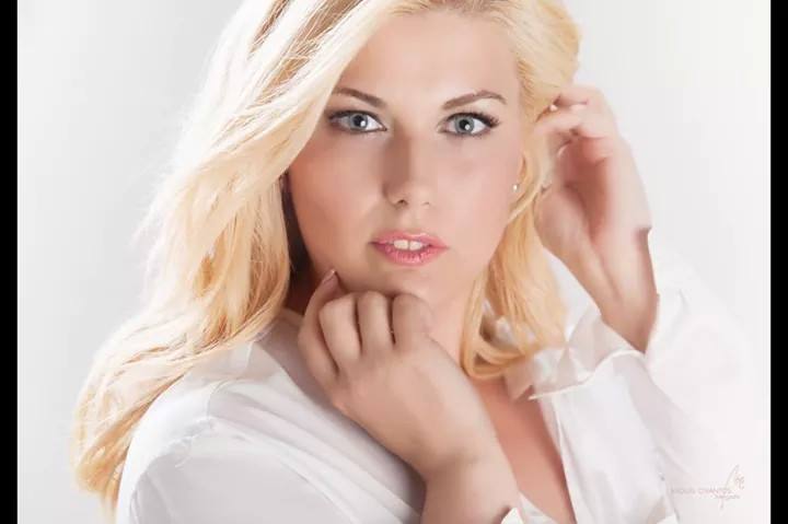 Eva María, primera modelo de tallas grandes en la portada de Interviú