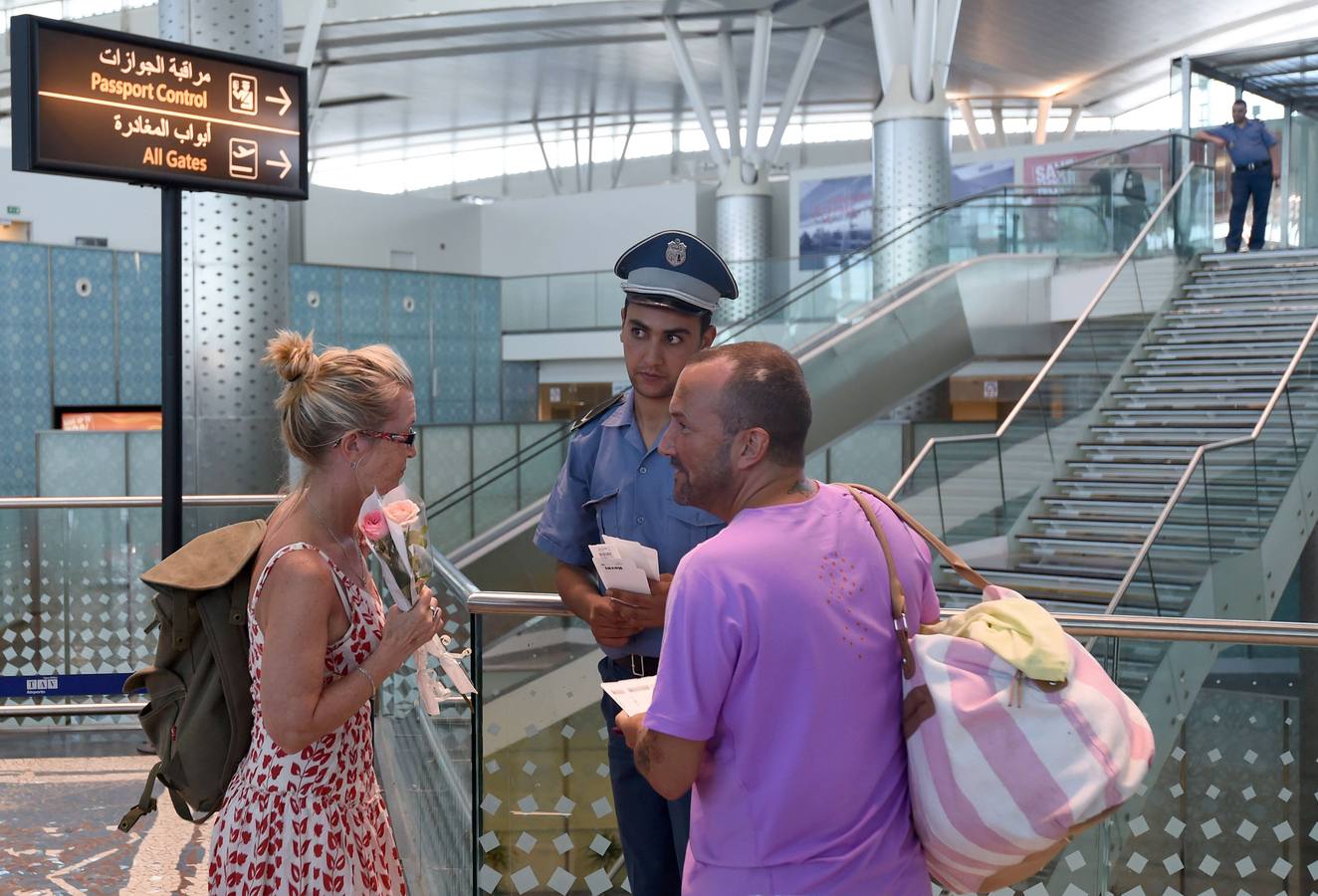 Los turistas salen en masa de Túnez