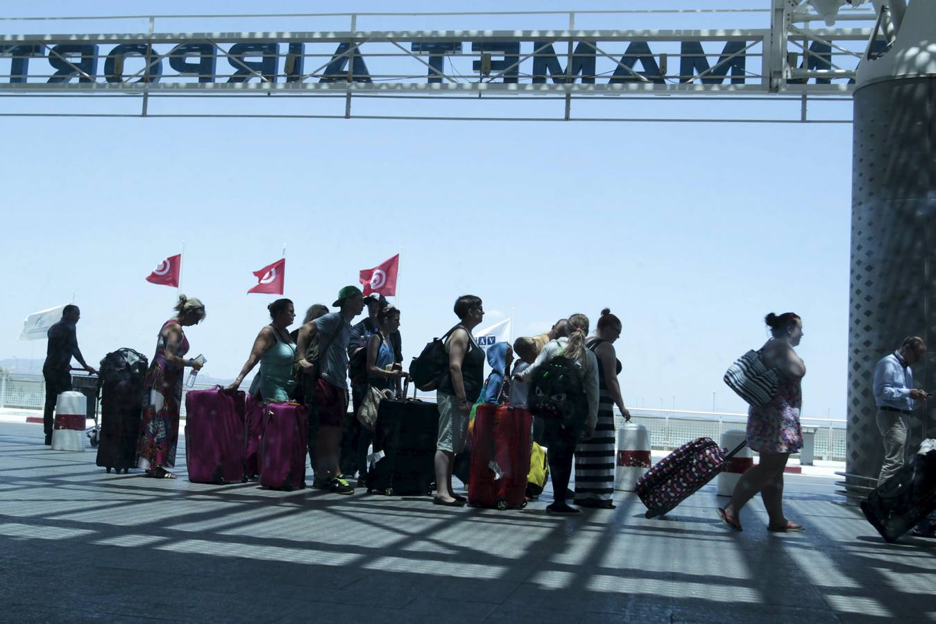 Los turistas salen en masa de Túnez