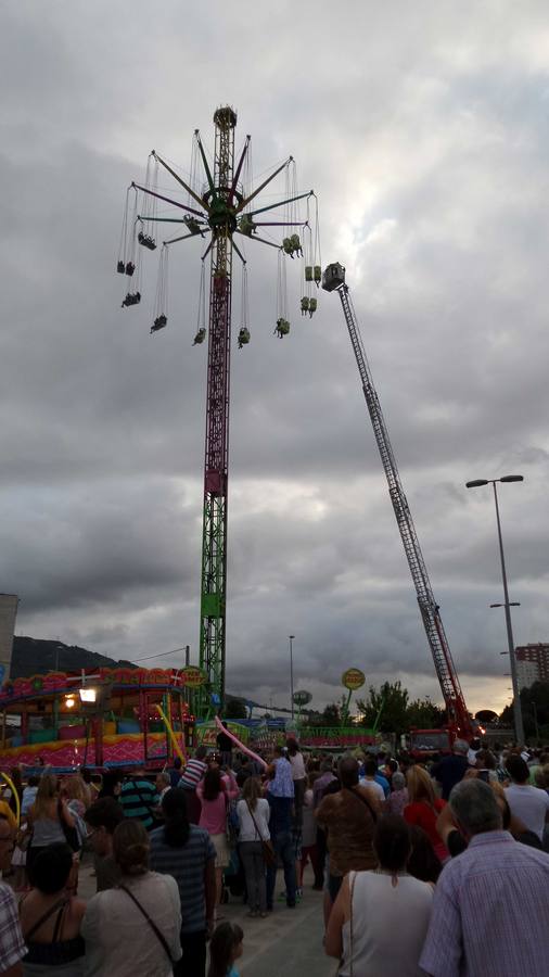 Atrapados a 40 metros de altura en Barakaldo