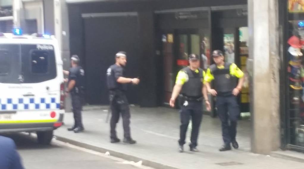 Un hombre efectúa disparos en las Ramblas de Barcelona y hiere dos personas