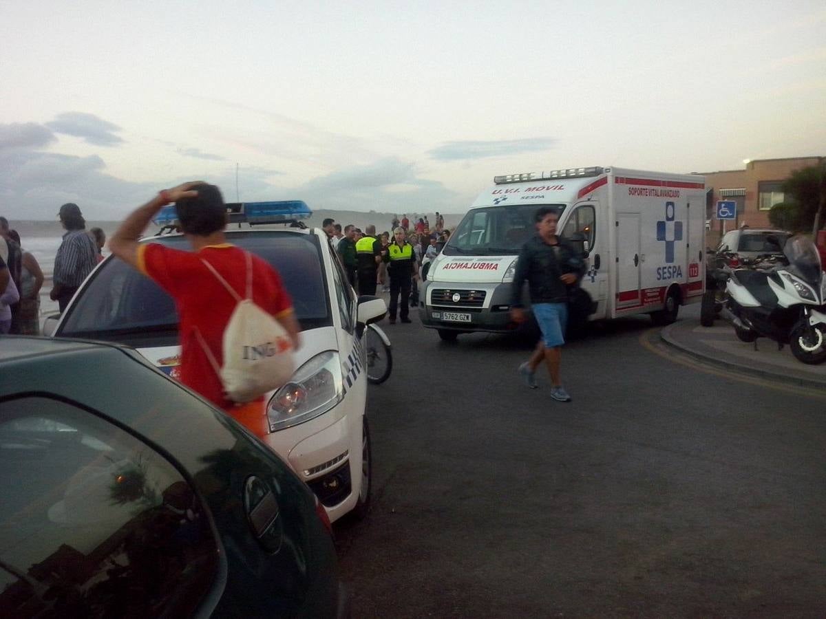 Las imágenes del angustioso rescate en la playa asturiana de Salinas