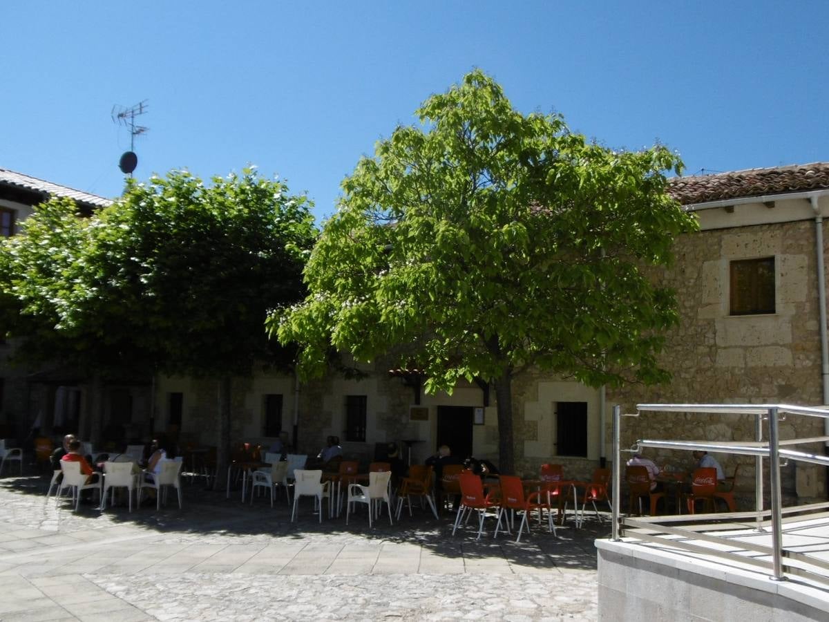 Plazoleta y hospedería.. 